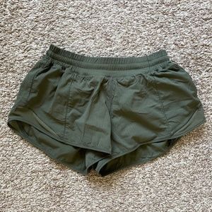 Lululemon Hotty Hot Short 2.5" Military Olive Green W7AJ0S - Size 6